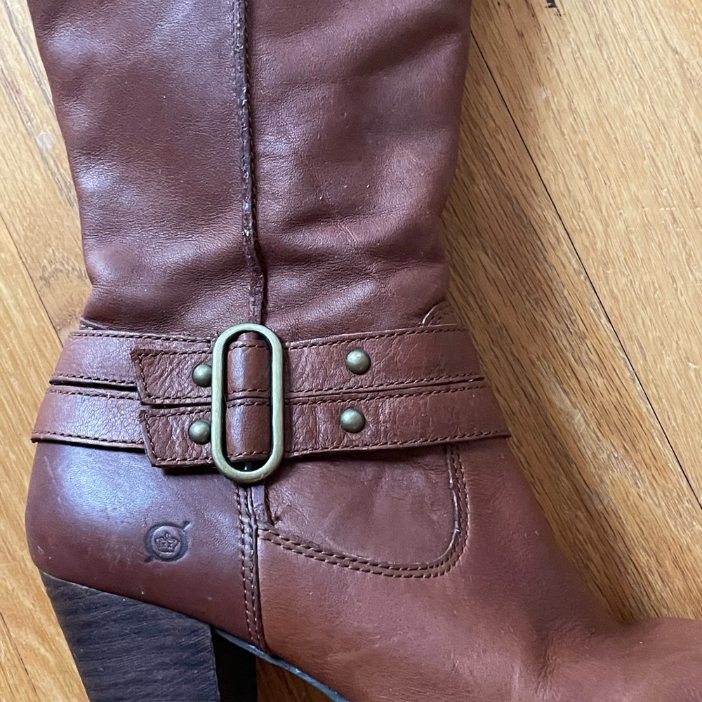 Women’s Born Brown Leather Boot. Size 8. Barely worn. 2.5” inch heel. Full zip - Picture 3 of 5